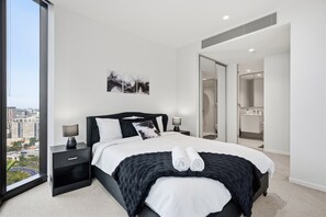 Room - Southbank 2BR with City Views, Pool, Spa & Sauna near Crown (Southbank)