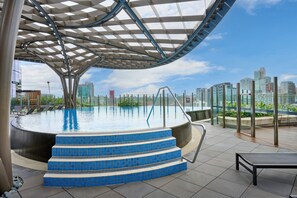 Pool - Southbank 2BR with City Views, Pool, Spa & Sauna near Crown (Southbank)