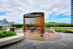 Outdoor dining - Southbank 2BR with City Views, Pool, Spa & Sauna near Crown (Southbank)