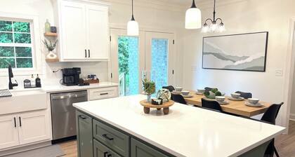 Beautiful New Construction Near Everything! Boating, Fishing and Golf, Oh Yeah!