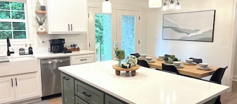 Beautiful New Construction Near Everything! Boating, Fishing and Golf, Oh Yeah!