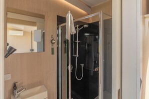 Bathroom - Mikkira Koala Cabin by Tiny Away (Sleaford)