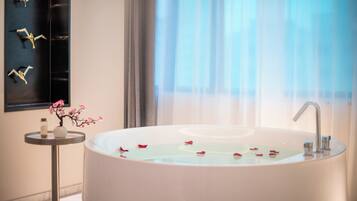 Premier Double Room | Bathroom | Rainfall showerhead, free toiletries, hair dryer, bathrobes