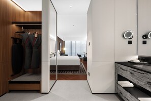 Kamar Double Comfort, pemandangan kota | Meja kerja, tirai kedap cahaya, kedap suara, dan setrika/meja setrika