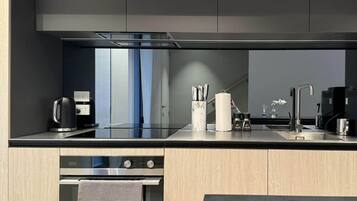 Refrigerador, microondas, horno, placa de cocina
