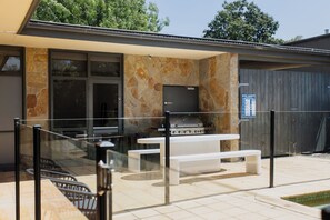 Outdoor dining - Managers House (Yarra Glen)