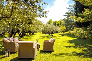 An outdoor seating area with wicker furniture and a candle. - Marisa Olive Grove - App Aria, Labin, Croatia (Labin)
