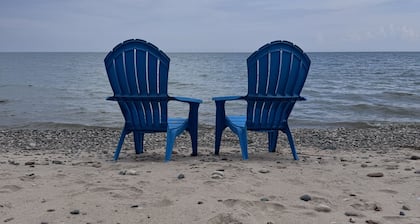 Beachfront cottage #2 in Lexington with AC, shared Hot Tub & Pool on Lake Huron
