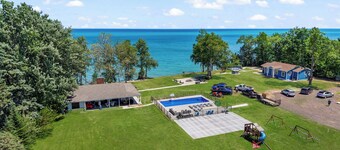 Lakefront cottage #2 with private beach on Lake Huron, AC, shared Hot Tub & Pool