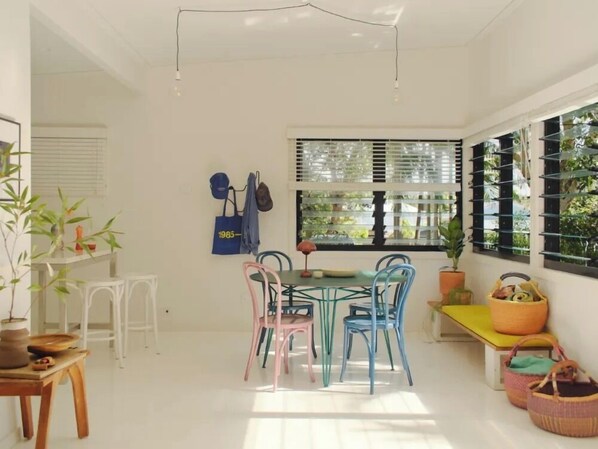 Dining - Midcentury Daydreams (BYRON BAY)