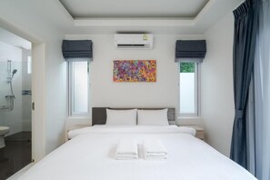 Villa Deluxe, vue piscine | Fer et planche à repasser, Wi-Fi gratuit