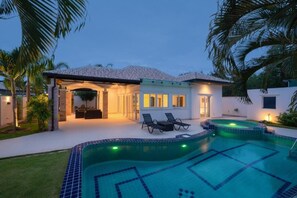 Villa Deluxe, vue piscine | Piscine | Piscine extérieure