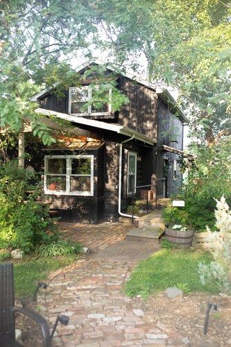 The Schoolhouse Cabin - 2BR, 1.5BA with Hot Tub and Game Room