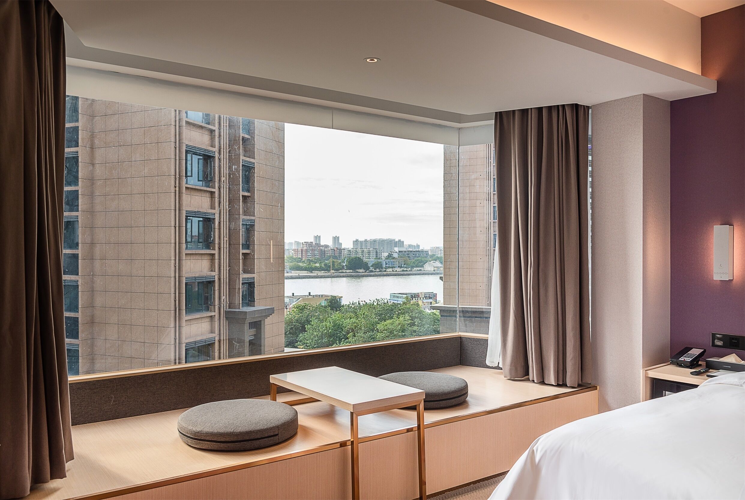 Doppia Luxury, vista città | Una scrivania, postazione laptop, tende oscuranti, insonorizzazione