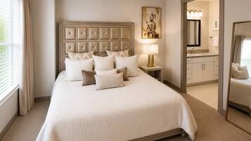 Iron/ironing board, WiFi, bed sheets, wheelchair access