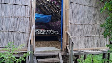 Habitación familiar doble, balcón, vistas al jardín | Jardines del alojamiento
