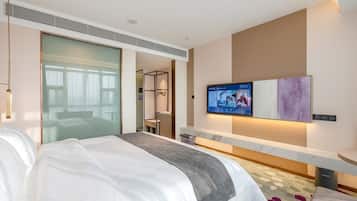 Habitación doble superior, vistas a la ciudad | Ropa de cama de alta calidad y escritorio