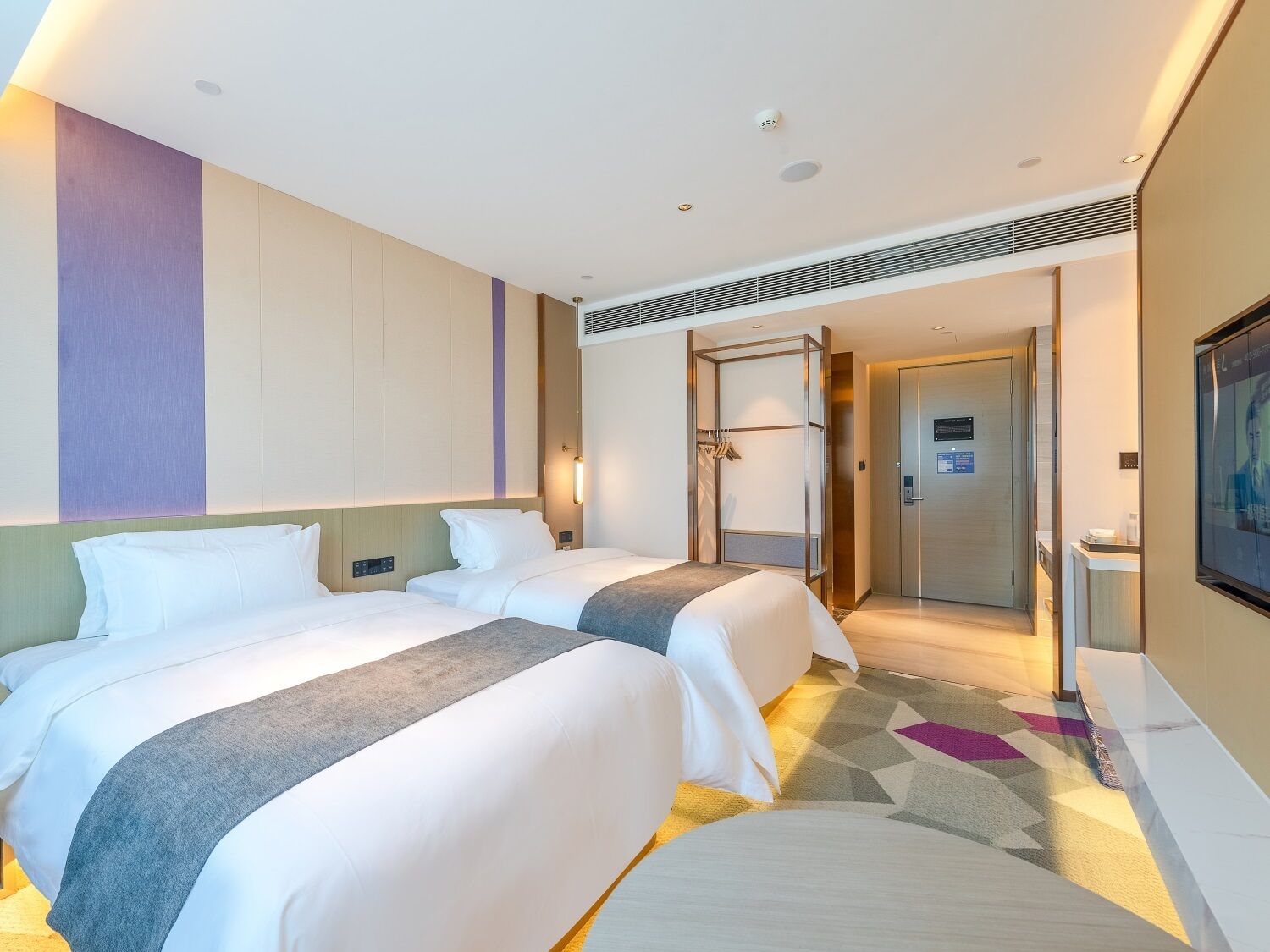 Standard Twin Room, City View | Premium bedding, desk, laptop workspace, blackout drapes
