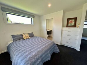 Room - Modern family pad in Cromwell (Cromwell)
