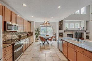Private kitchen - Comfy 4-Bedroom House in Castle Rock with Priv. Fenced-in Backyard/Dog Friendly. (Castle Rock)