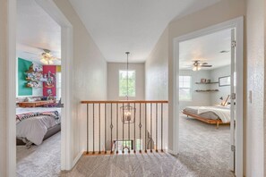 Iron/ironing board, WiFi, bed sheets - Comfy 4-Bedroom House in Castle Rock with Priv. Fenced-in Backyard/Dog Friendly. (Castle Rock)