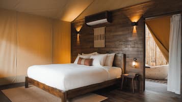 Ground Lodge | In-room safe, blackout drapes, iron/ironing board, rollaway beds