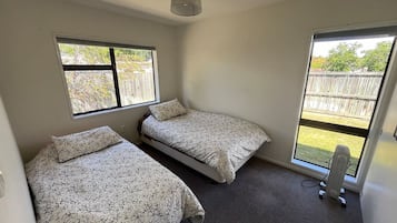 Desk, iron/ironing board, WiFi, bed sheets