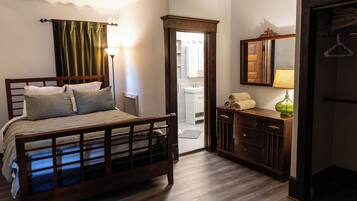 2 bedrooms, desk, iron/ironing board, WiFi (free)
