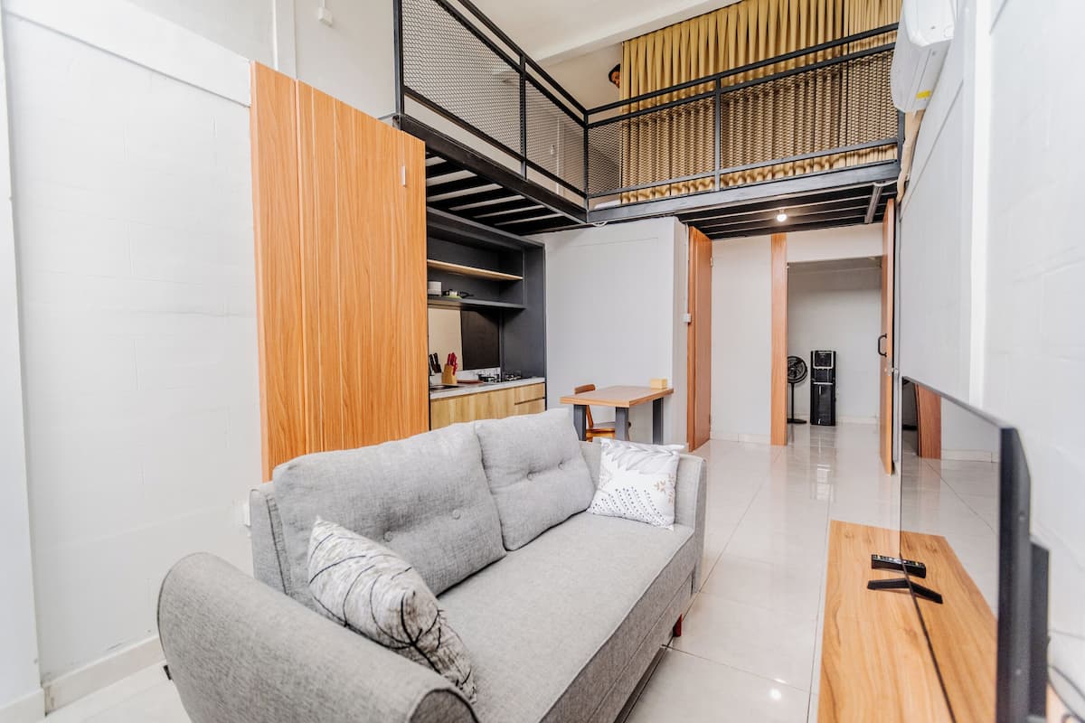 Appartement Deluxe, 1 chambre | Coin séjour | TV connectée de 20 pouces avec chaînes thématiques