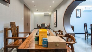 A conference room with a long wooden table, chairs, and a large circular window. - Aifeel Hotel Beijing Capital Airport T3  (Shunyi)