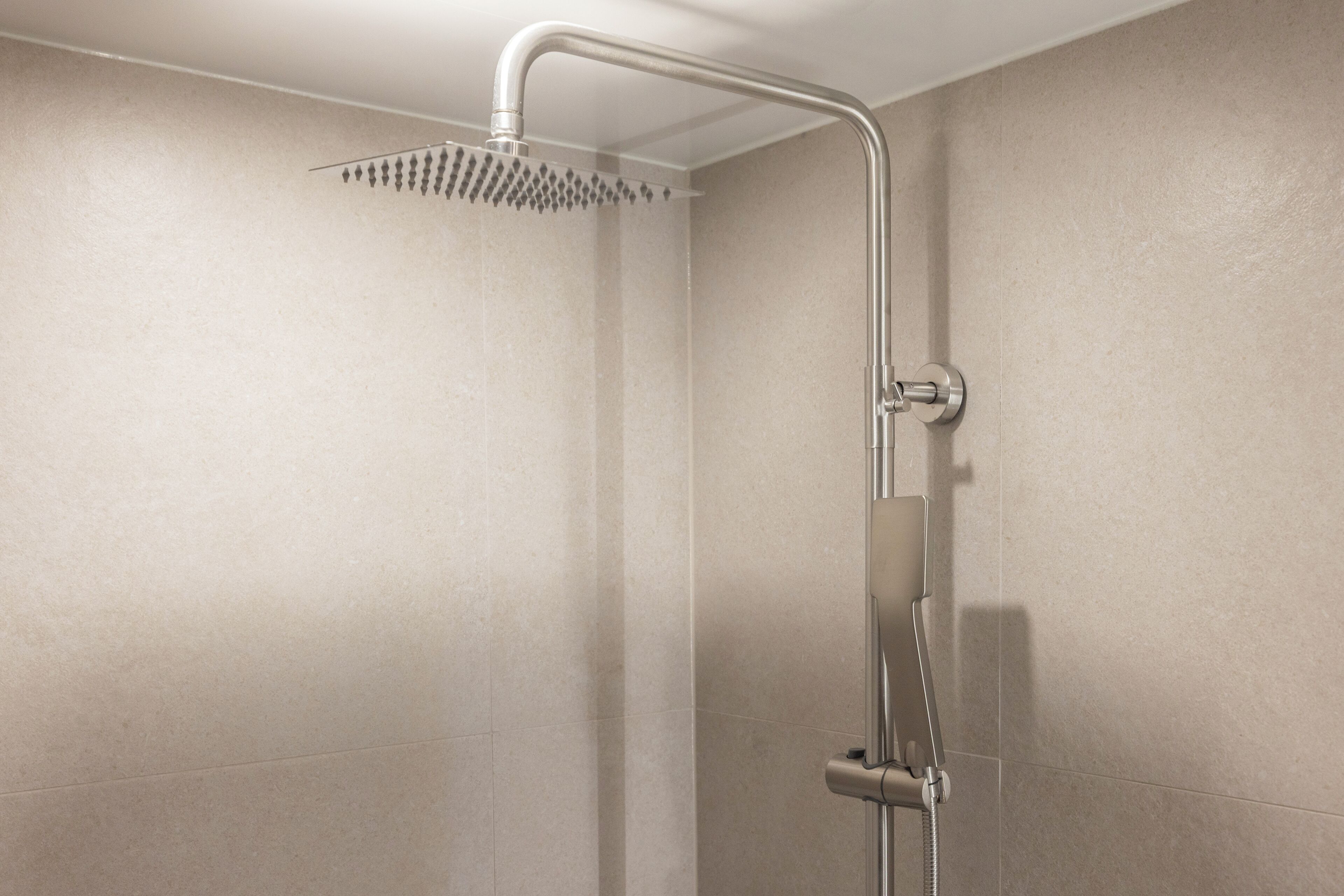  DELUXE TWIN TATAMI | Bathroom | Hair dryer, towels, shampoo, toilet paper