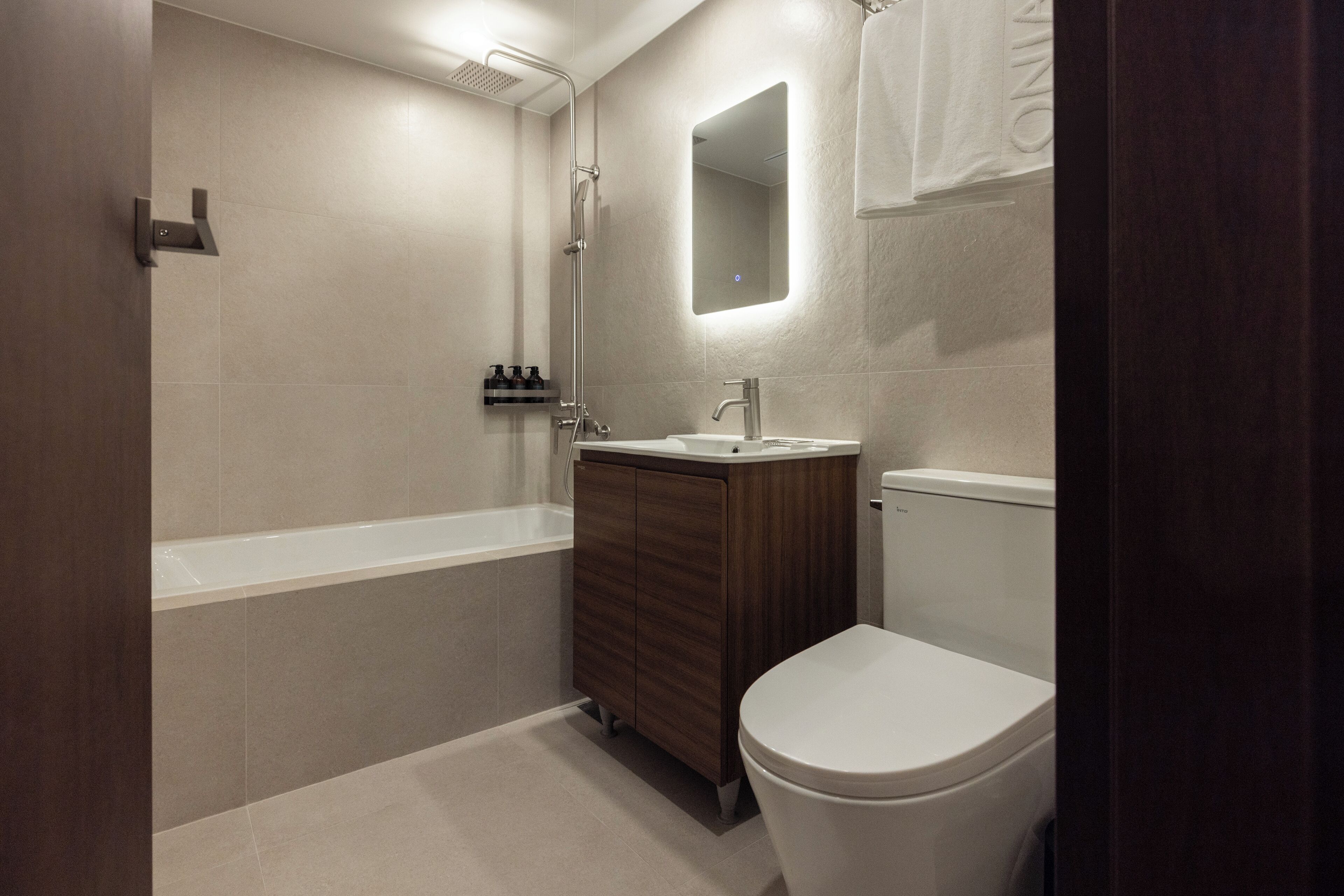 Kamar Twin Deluks | Kamar mandi | Pengering rambut, handuk, sampo, dan tisu toilet