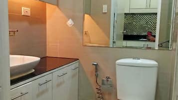 Condo, Balcony, Pool View | Bathroom