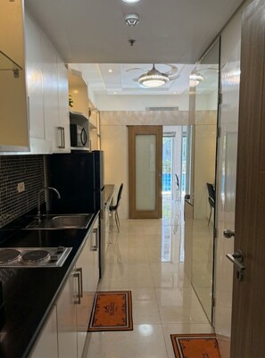 Private kitchen - Comfystay Manila (Pasay City)