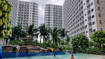Apartamento, balcón, vistas a la piscina | Piscina | 6 piscinas al aire libre, socorrista en las instalaciones