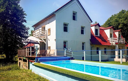 Nice home in Nowogród Bobrzanski