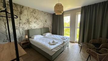 Iron/ironing board, free WiFi, bed sheets