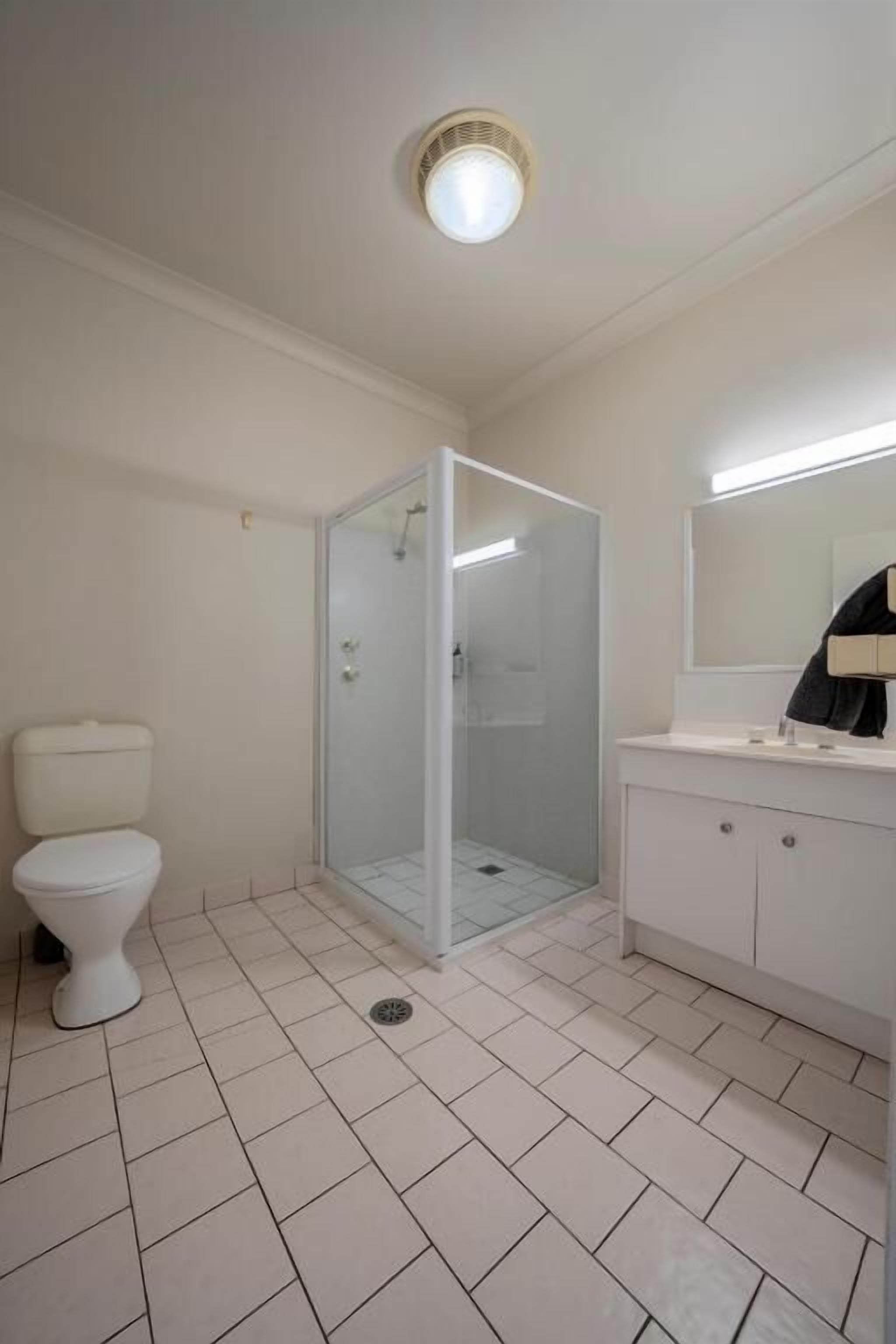 Family Triple Room | Bathroom