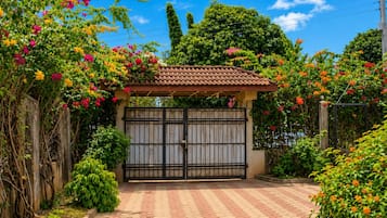 Deluxe Apartment, 1 Bedroom, Garden View | Property grounds