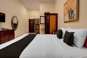 Quarto casal luxo | Espaço de trabalho para notebook, Wi-Fi de cortesia, roupa de cama