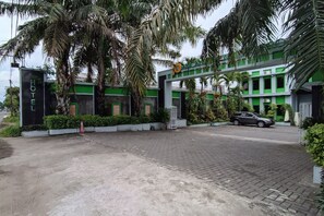 Property grounds - Townhouse Oak Pancanaka Malioboro Hotel (Yogyakarta)
