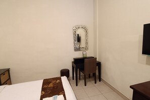Room - Townhouse Oak Pancanaka Malioboro Hotel (Yogyakarta)
