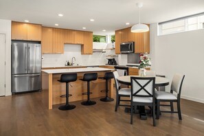 Private kitchen - Modern 3BR/2BA Seattle Home: Spacious, Family-Friendly & Parking Included (Seattle)