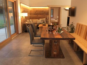 Dining - Chalet with sauna and garden for nature lovers. (Hermagor-Pressegger See)