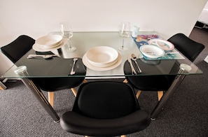 Apartment, 2 Bedrooms | Dining