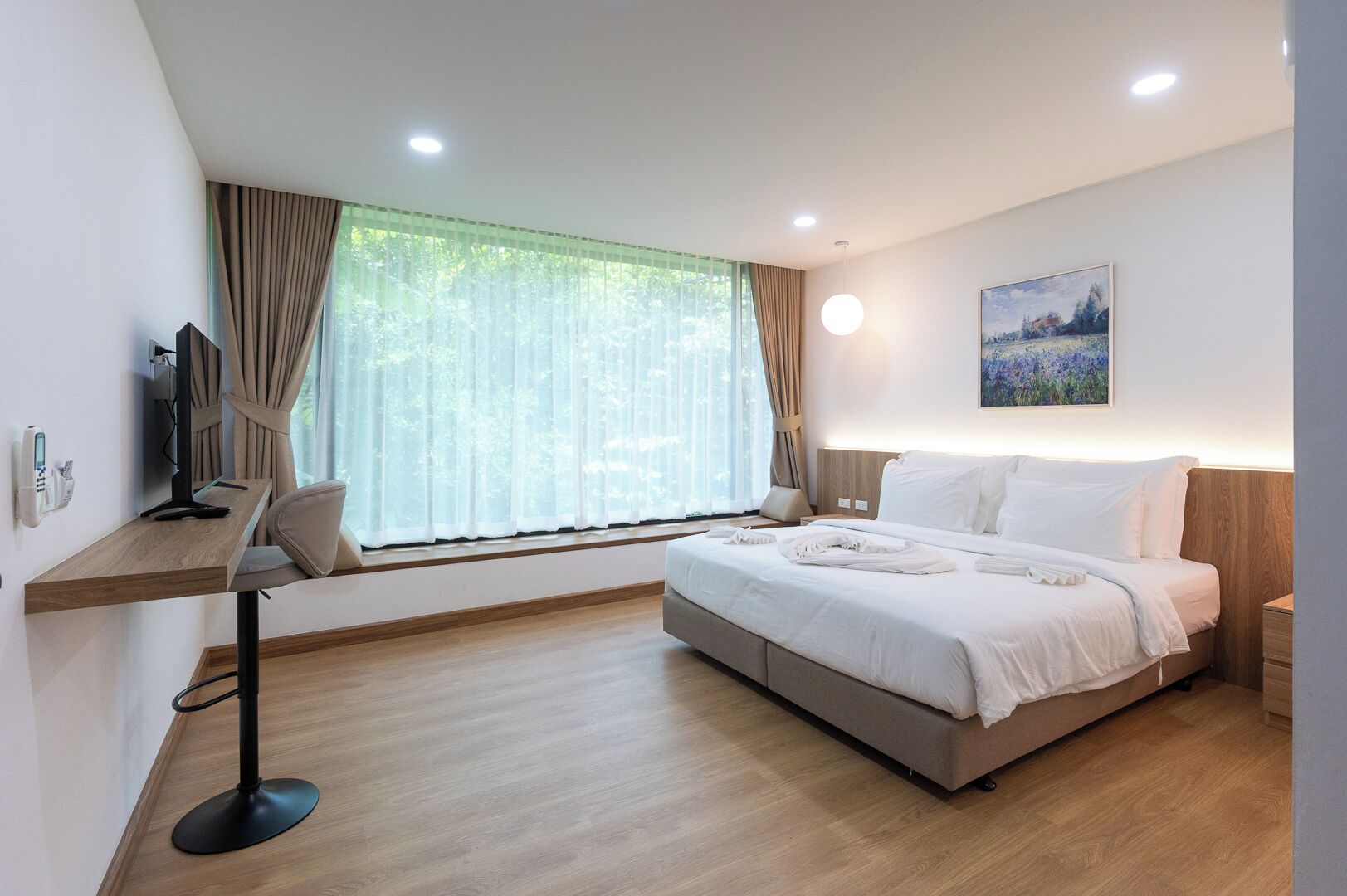 Premium Super Deluxe Room | Free minibar items, desk, free WiFi, bed sheets