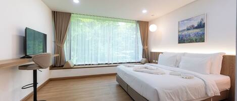 Free minibar items, desk, free WiFi, bed sheets