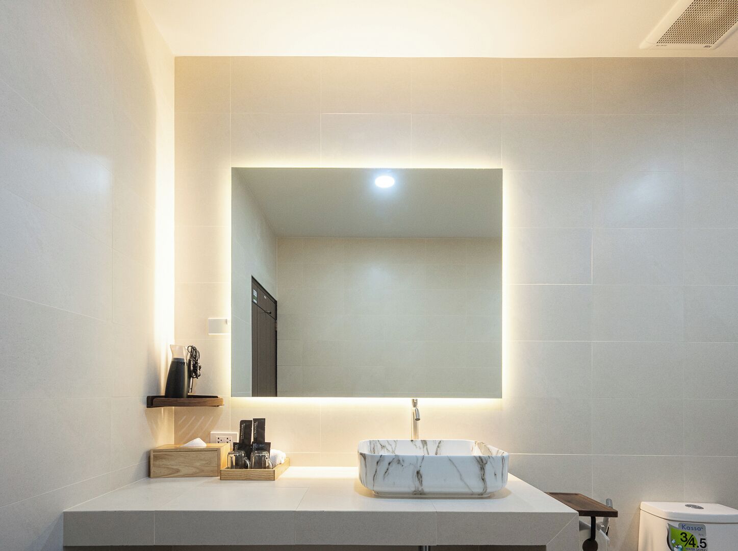 Premium Super Deluxe Room | Bathroom | Shower, hair dryer, towels, soap