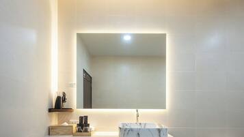 Premium Super Deluxe Room | Bathroom | Shower, hair dryer, towels, soap