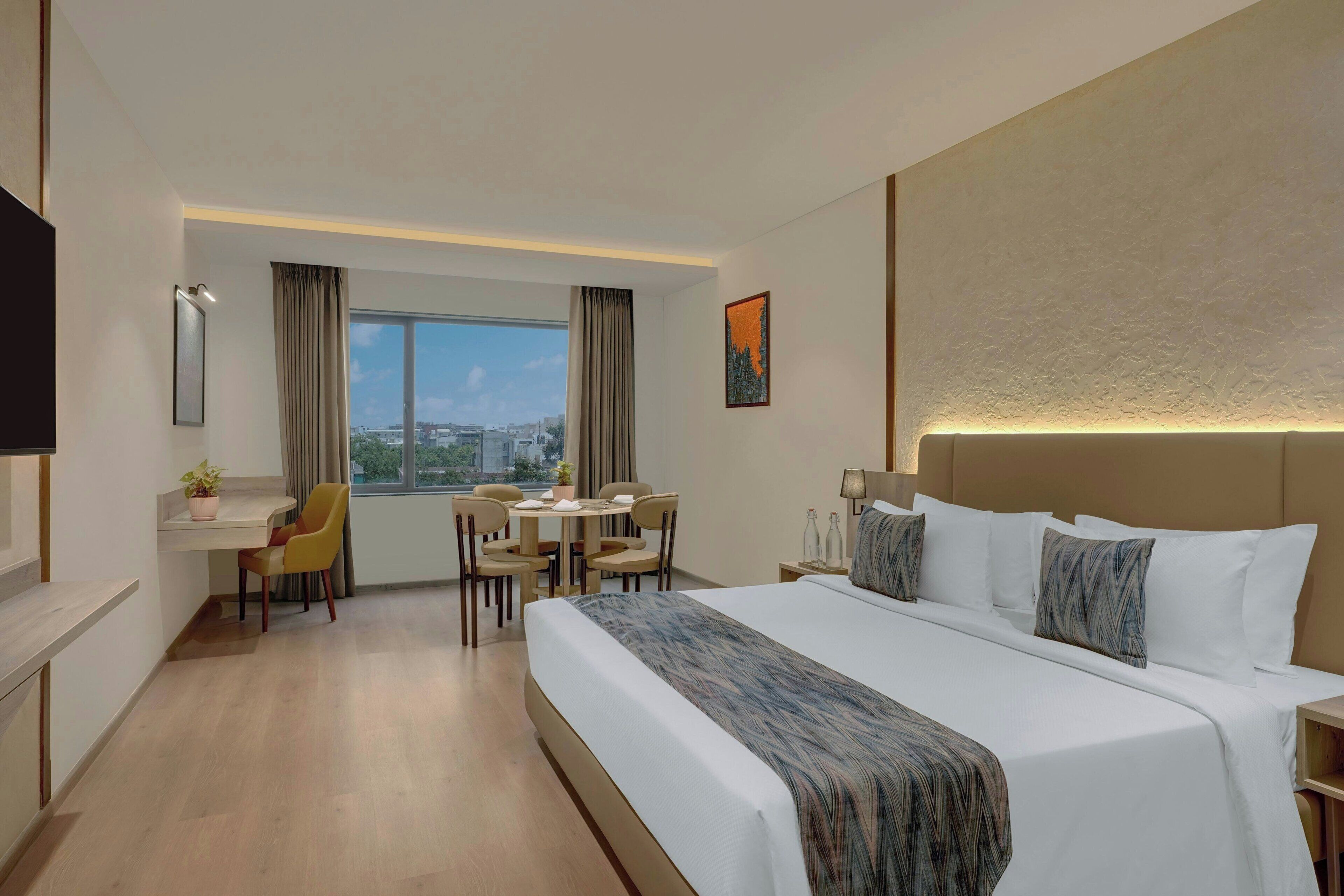 Classic Room, 1 King Bed, City View